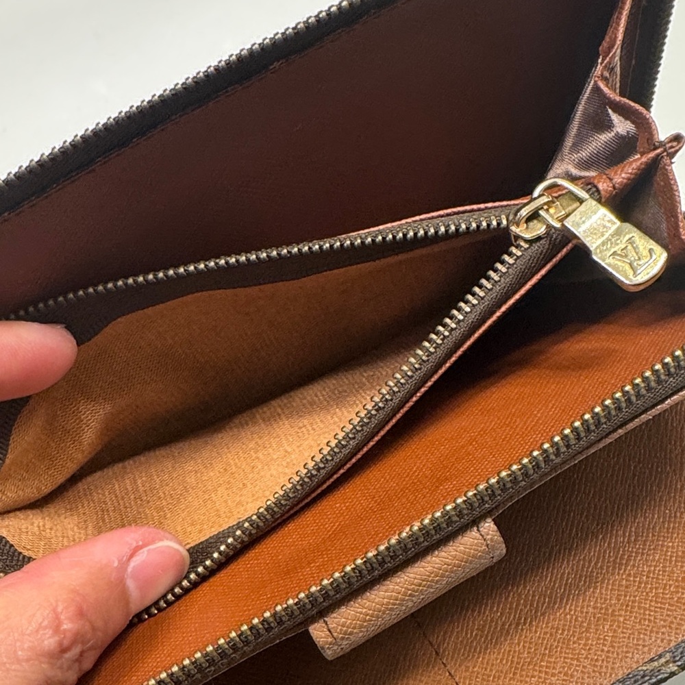 Louis Vuitton Monogram Brown Zip Around Wallet with Tan Snap - Picture 7 of 16